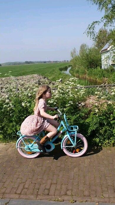 Jaaaa... spring allemaal op de fiets of scooter, in de auto, boot of kano, en op naar De Waterraaf! Het terras is al heerlijk opgewarmd, binnen fris geboend, de tap gekoeld en Sepp's keuken klaar voor smakelijke actie.

Komen jullie weer lekker vakantie vieren in onze thuishaven?!

#vrijheid #thuishaven #altijdvakantie #iedereeniswelkomhier