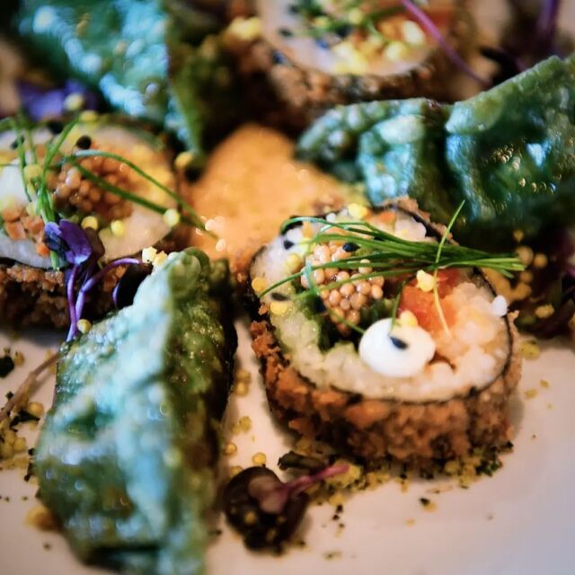 Komen jullie deze week weer ravenvakantie vieren door te genieten van chef Sepp's verrassingsmenu vol vrolijke smaakbotsinkjes? Of gaan jullie voor eenvoudige, maar superlekkere comfort food van zijn havenkaartje?