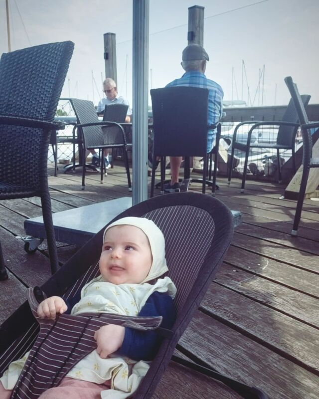 Inmiddels varieren de leeftijden op het terras van 0 tot 70. Zoals altijd: iedereen is welkom hier!

#iedereeniswelkomhier @jachthavennauerna #lunch #borrel #diner #altijdvakantie